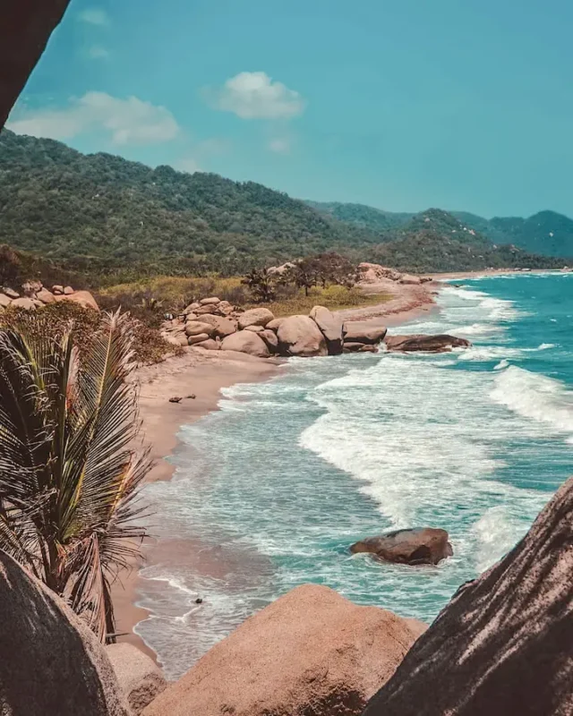 Costa rocosa y selva del Parque Nacional Tayrona