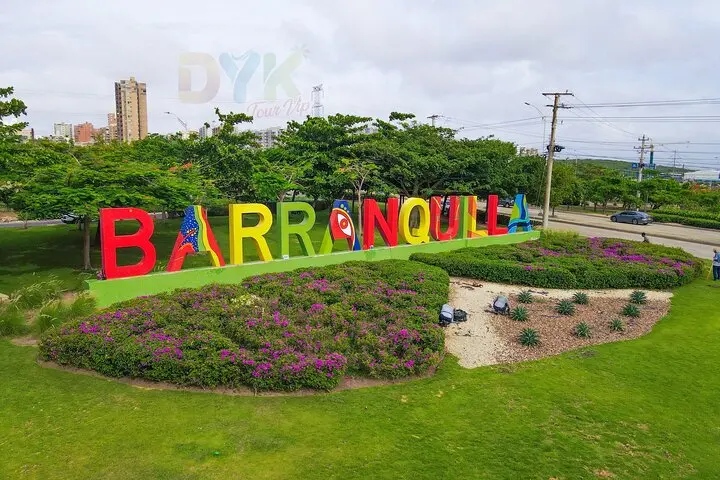 Letrero colorido de Barranquilla atracción turística Colombia