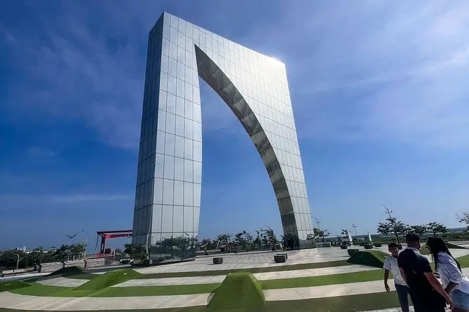 Monumento Aleta del Tiburón en el Gran Malecón de Barranquilla