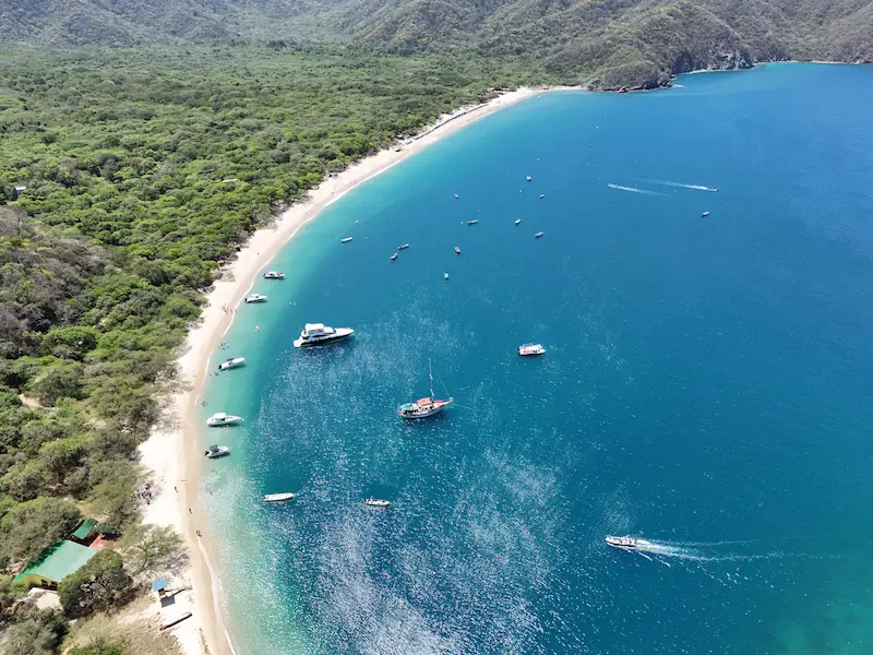 Vista aérea de Bahía Concha en el Parque Tayrona