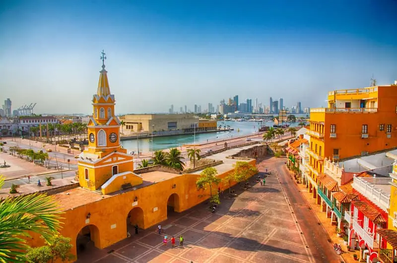 Torre del Reloj y centro histórico de Cartagena de Indias