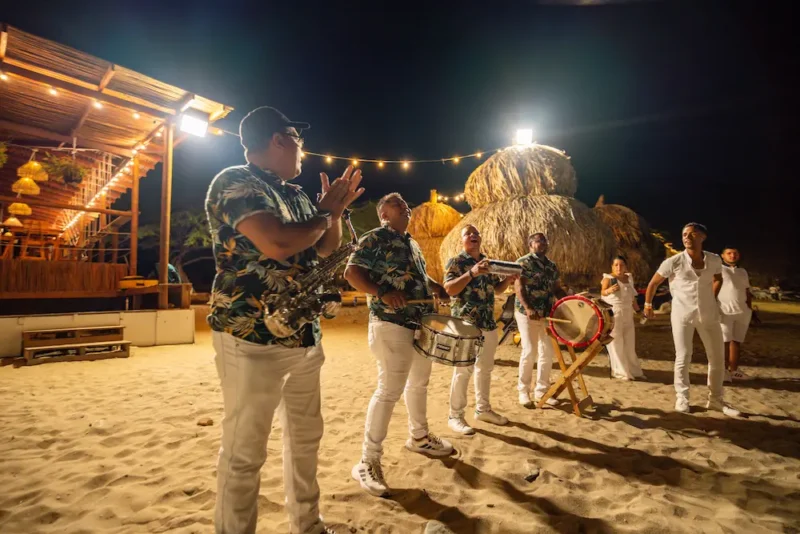Música en vivo en Fiesta Blanca Santa Marta